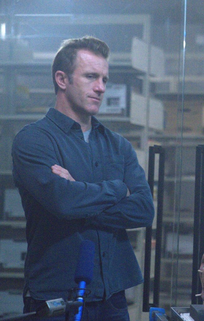 Pondering Things -tall  - Alert: Missing Persons Unit Season 1 Episode 1