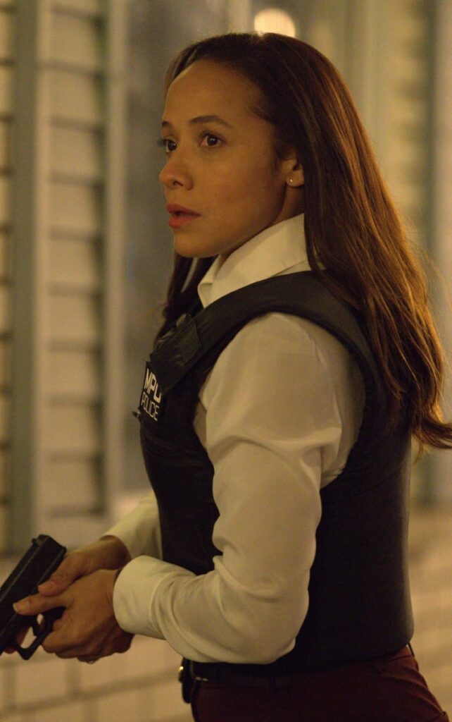 Weapon Drawn -tall - Alert: Missing Persons Unit Season 1 Episode 2