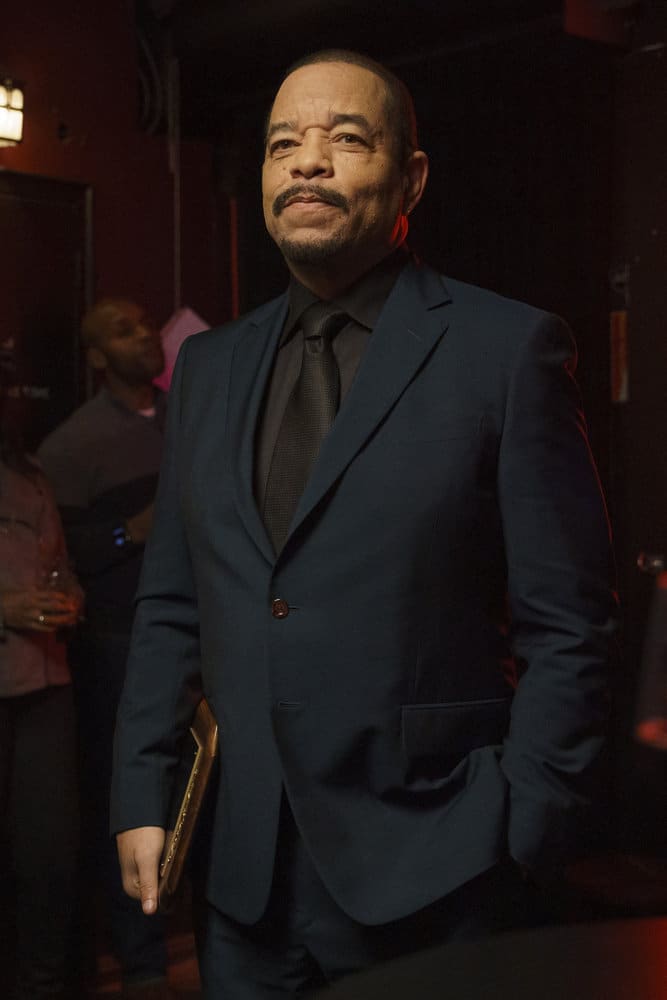 Fin Gets An Award - Law & Order: SVU Season 24 Episode 14