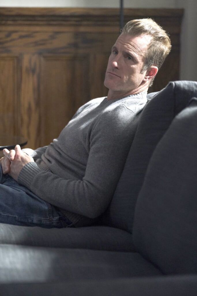 Laxed and Lounging - Alert: Missing Persons Unit Season 1 Episode 9