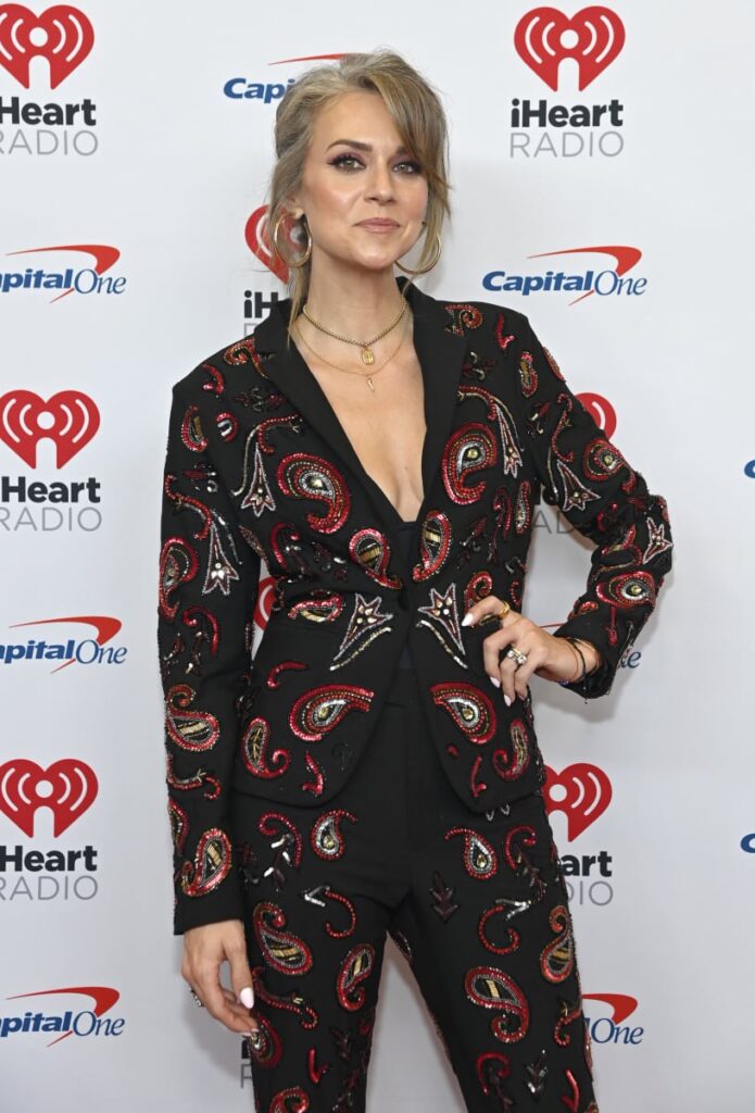 Hilarie Burton arrives at the 2022 iHeartRadio Music Festival at T-Mobile Arena