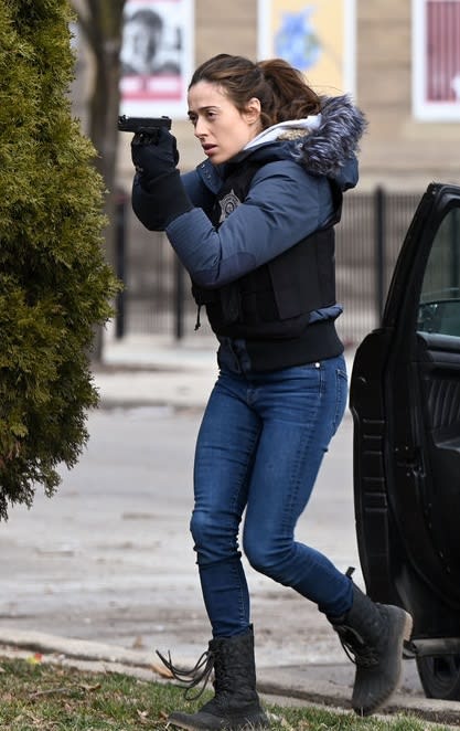 Steady Shoot-tall - Chicago PD Season 10 Episode 17