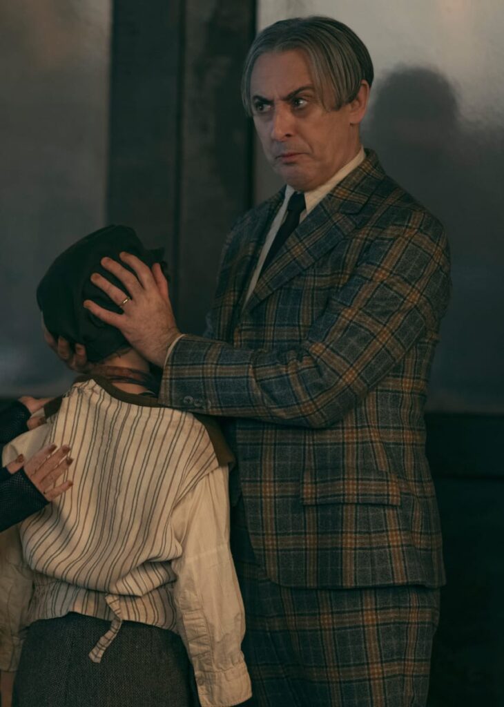 Dooley and child - Schmigadoon! Season 2 Episode 4