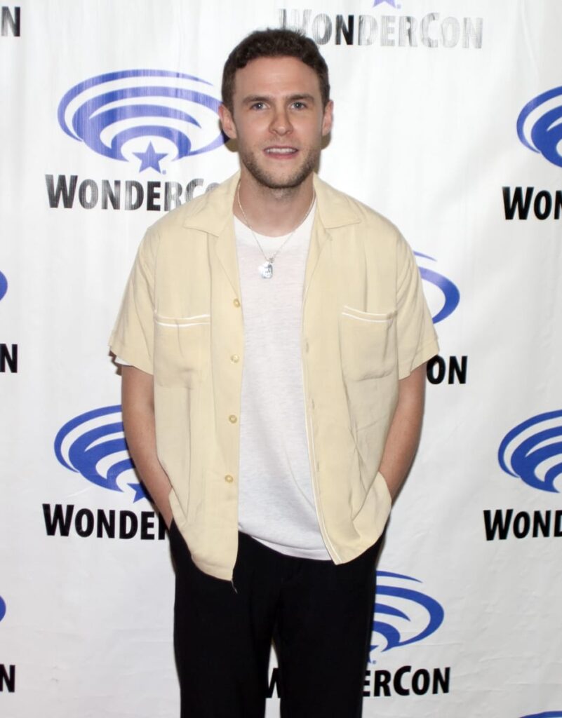 Iain De Caestecker attends the 'Agents of S.H.I.E.L.D.' press line durimg WonderCon