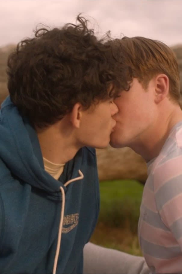 Charlie Kisses Nick - Heartstopper Season 2 Episode 2