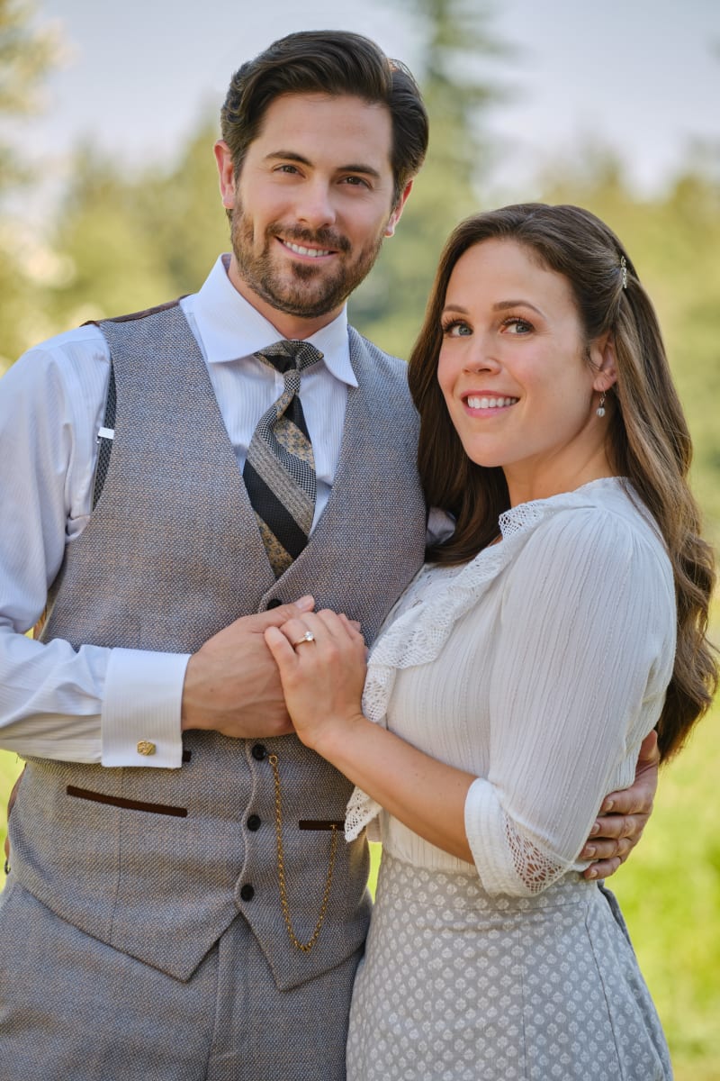 Lucas and Elizabeth Enjoy the Day - When Calls the Heart Season 10 Episode 2