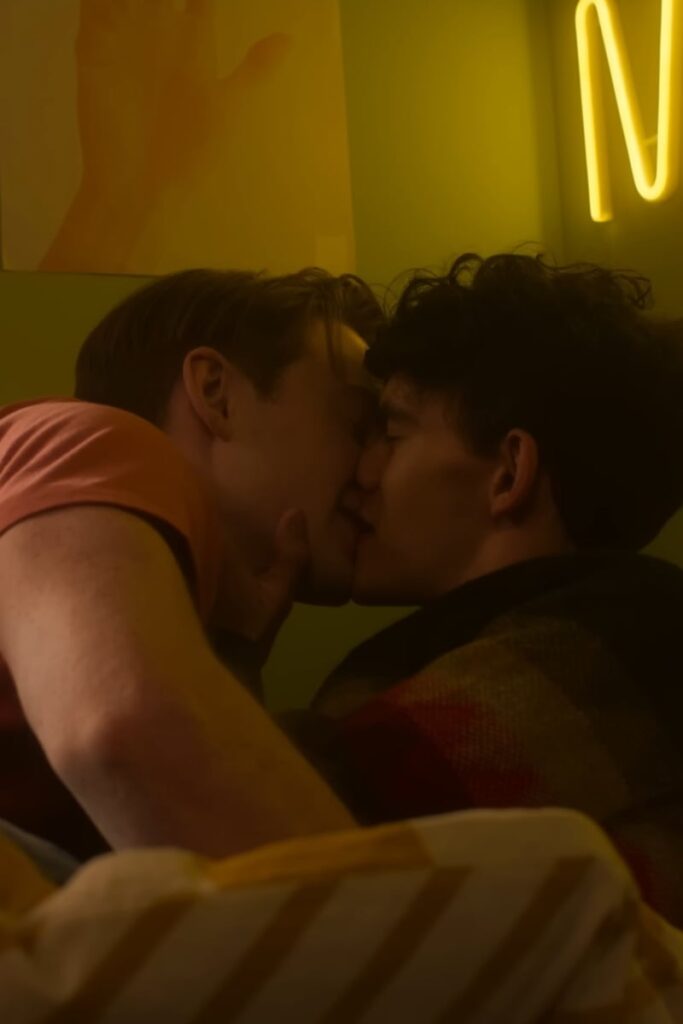 Nick and Charlie Make Out - Heartstopper Season 2 Episode 1