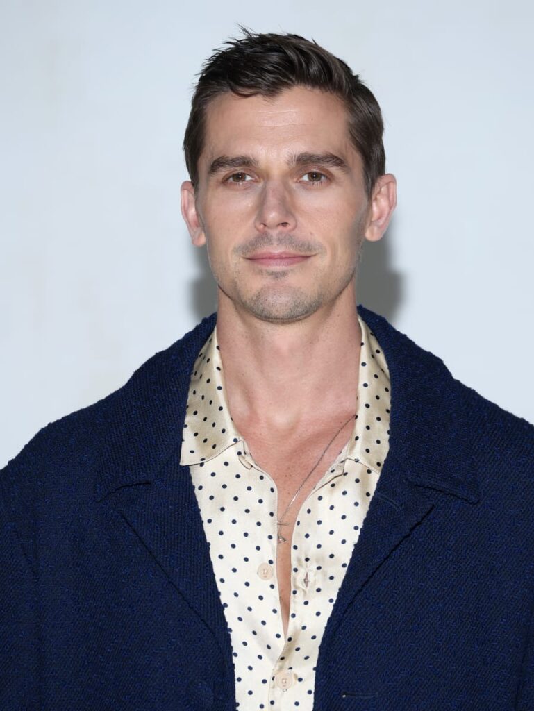Antoni Porowski attends the AMI - Alexandre Mattiussi Menswear Fall-Winter 2023-2024 show
