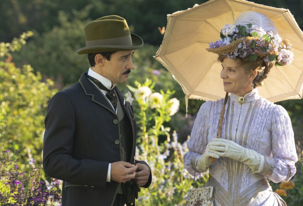 Chatting Up the Ladies - The Gilded Age Season 2 Episode 1