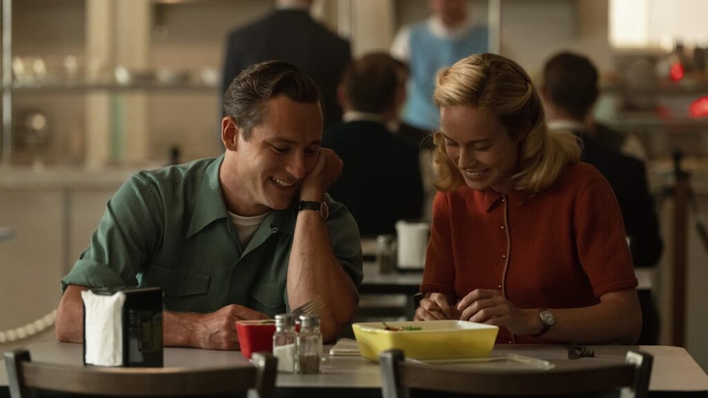 Elizabeth And Calvin Get Closer - Lessons in Chemistry Season 1 Episode 1