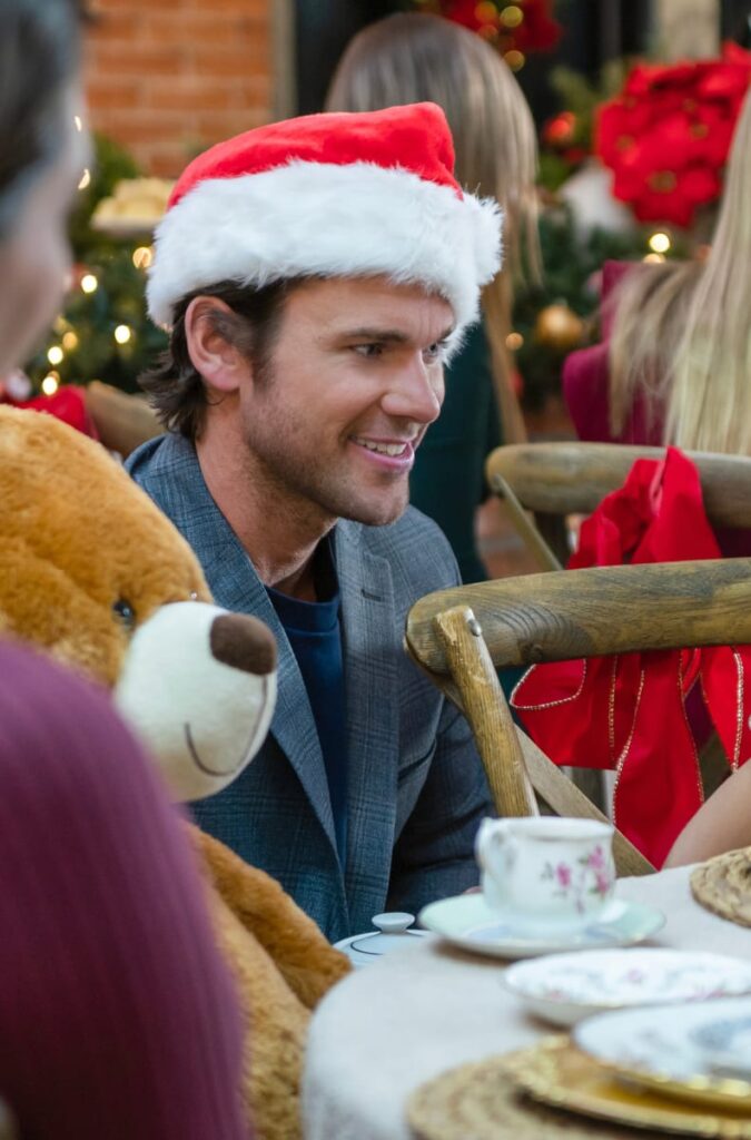 Leaning into Christmas - Hallmark Channel Season 1 Episode 7