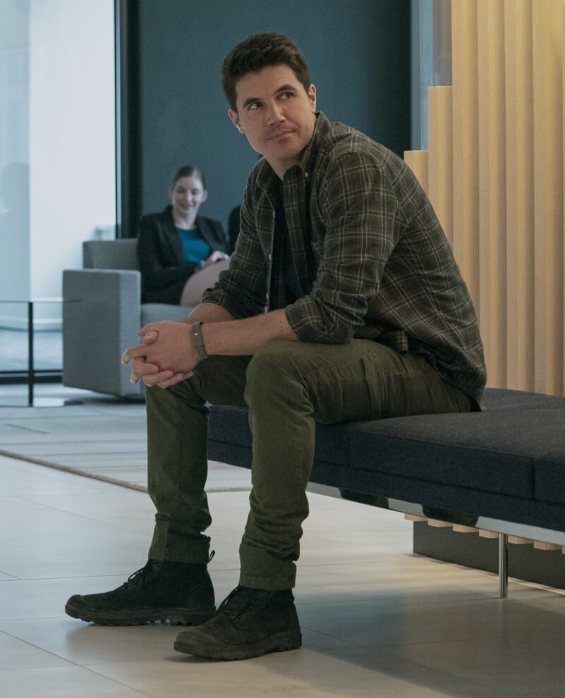 Waiting for Nora - tall - Upload Season 3 Episode 8