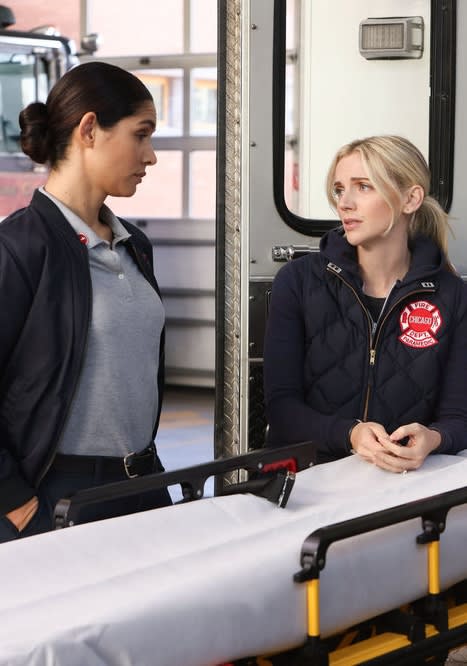 Kidd e Brett conversam - Chicago Fire, temporada 12, episódio 1