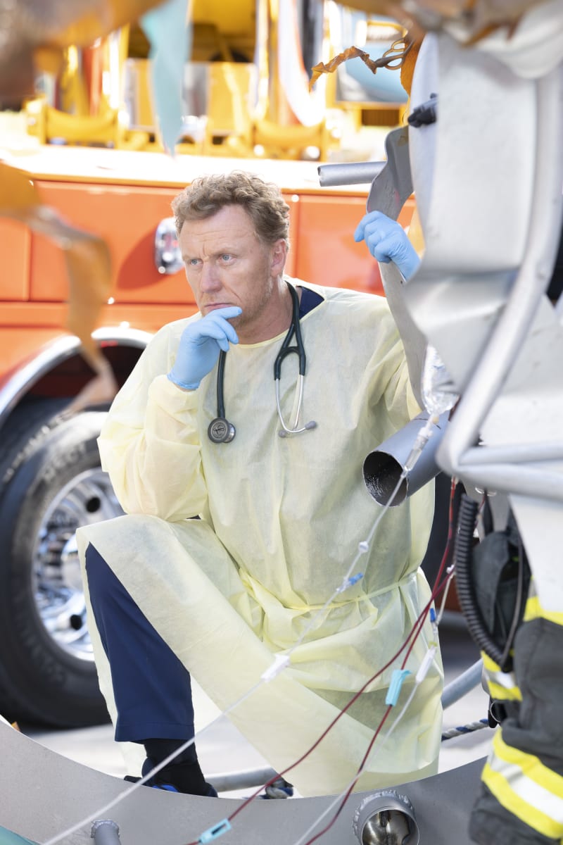 Experiencing Unusual Trauma - Grey's Anatomy Season 20 Episode 3