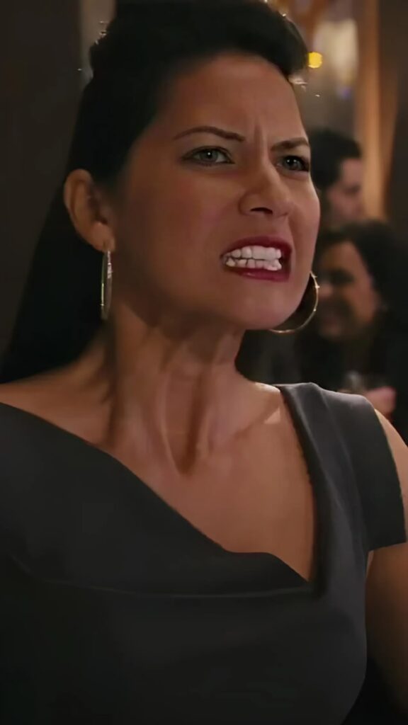 Claw Hostess - Olivia Munn - Date Night - 2010