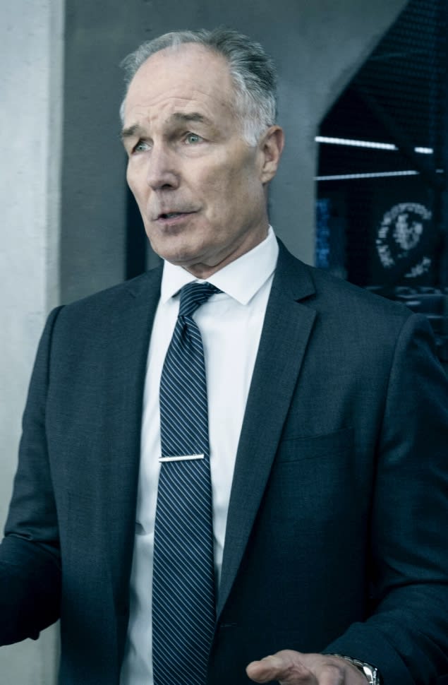 Hicks in Charge - Tall - S.W.A.T. Season 6 Episode 3