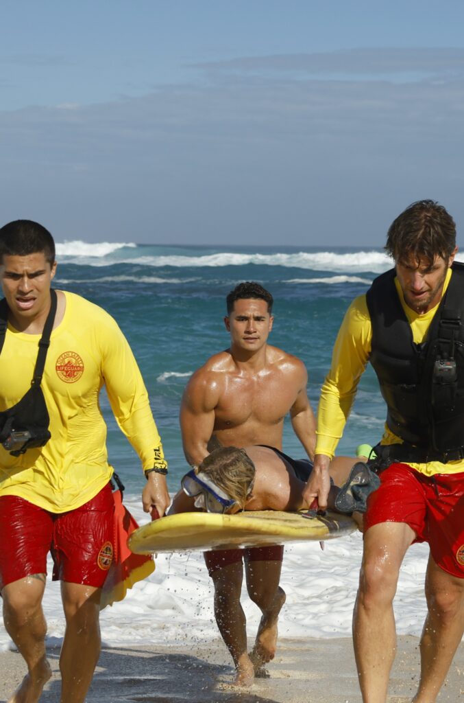 Os caras fazem um resgate no Rescue HI-Surf Temporada 1 Episódio 1.