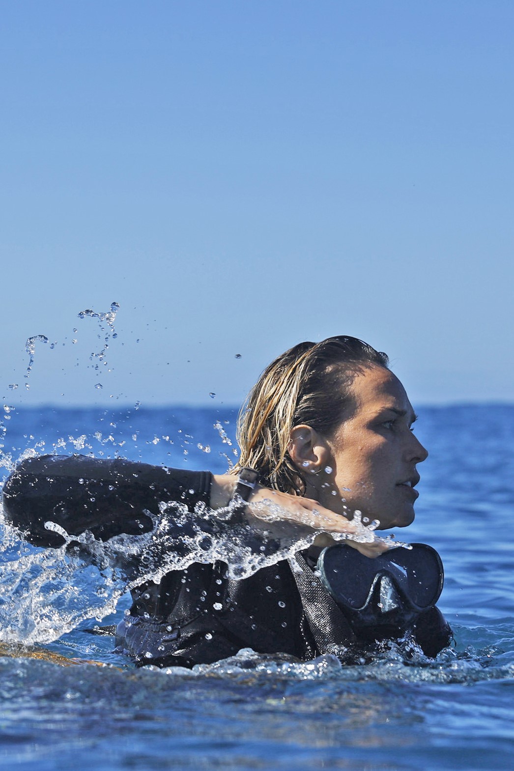 Em makes a dramatic rescue on Rescue HI-Surf Season 1 Episode 2.