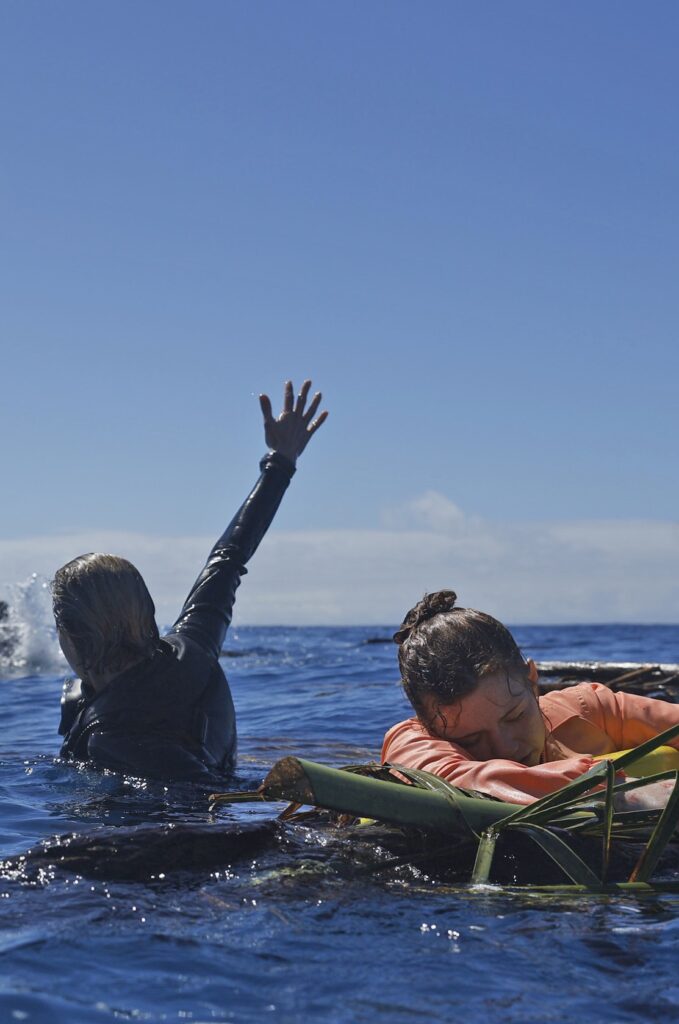 Em pede ajuda durante Rescue HI-Surf Temporada 1 Episódio 2.