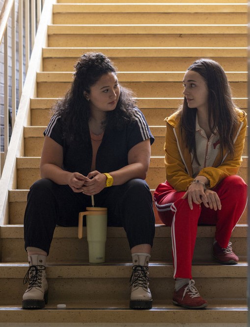 Dana e Lily discutem Brilliant Minds no ensino médio 1x06