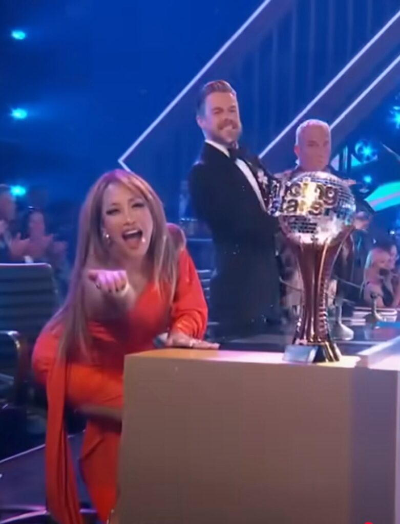 dwts season 33 judges with mirrorball trophy