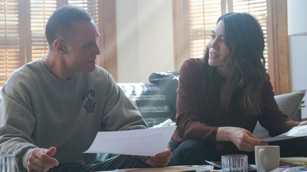 Jason Beghe as Sgt. Hank Voight, Sara Bues as Asa Chapman