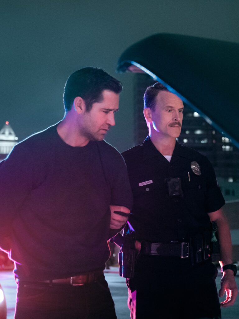 Manuel Garcia-Rulfo as Mickey Haller, Gabriel Hogan as Officer Collins in episode 310 of The Lincoln Lawyer