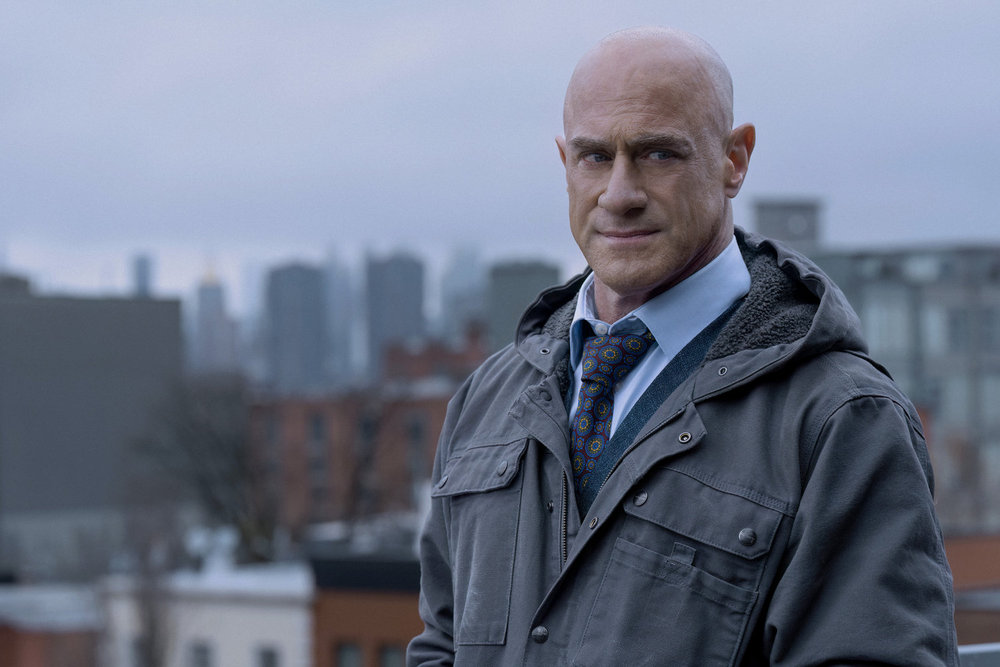 Stabler standing in NYC looking determined on Law & Order: Organized Crime Season 5 Episode 9