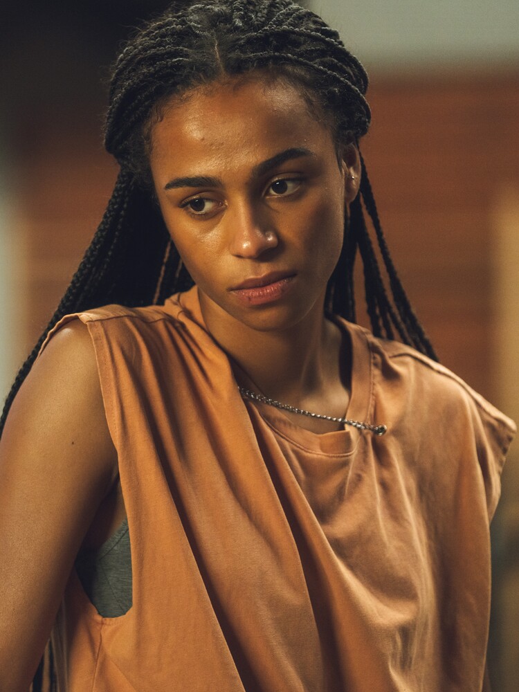 Nira Osahia as Zoe Moral in episode 02 of OLYMPO