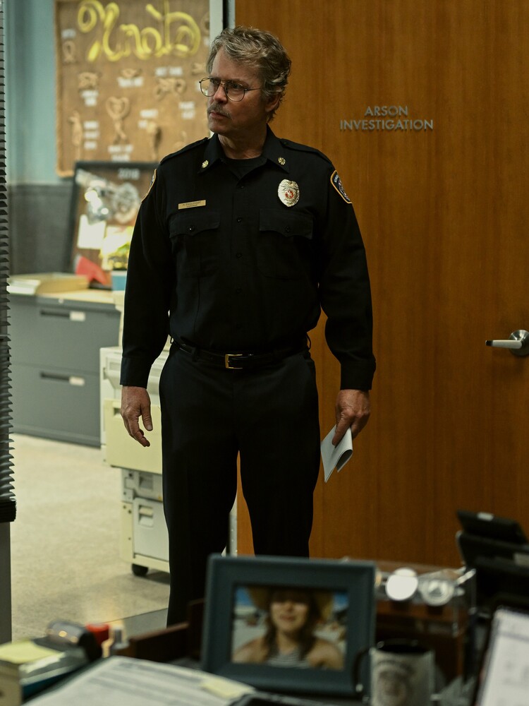 Smoke Season 1 Episode 3 -- Greg Kinnear