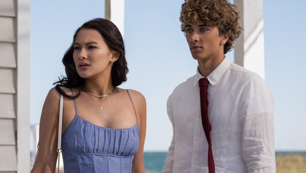 Lola Tung and Gavin Casalegno as Belly and Jeremiah on TSITP S03E03