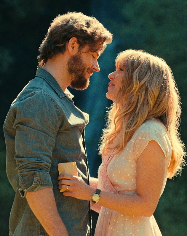 Callum Kerr as Everett and Jessica Rothe as Sarah in Virgin River.