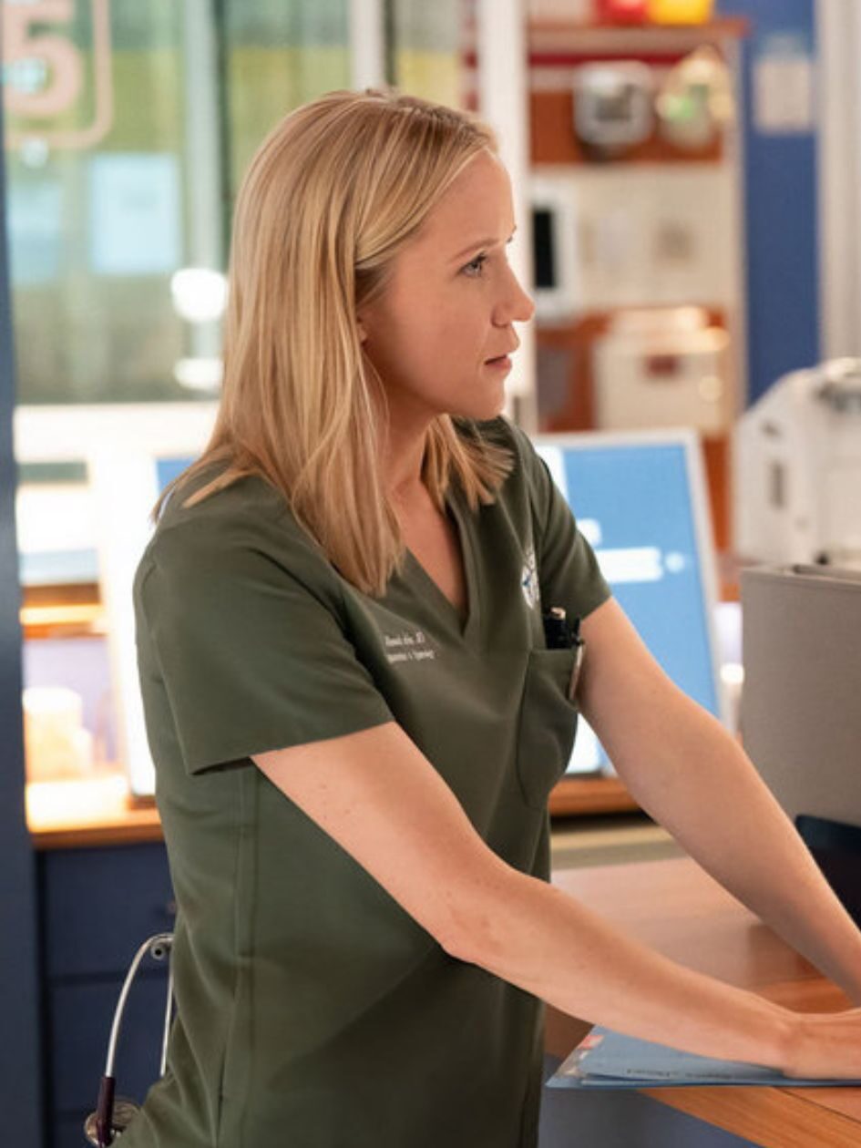 Hannah and Archer have a serious conversation on Chicago Med Season 11 Episode 1