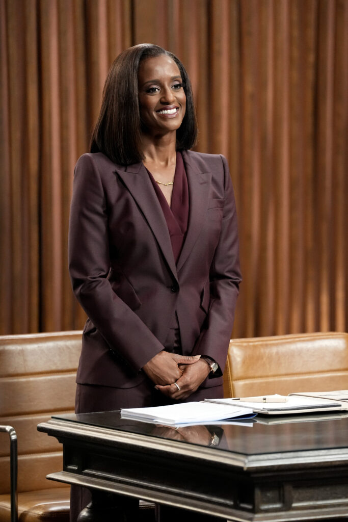 Olympia smiling in court on Matlock S02E02