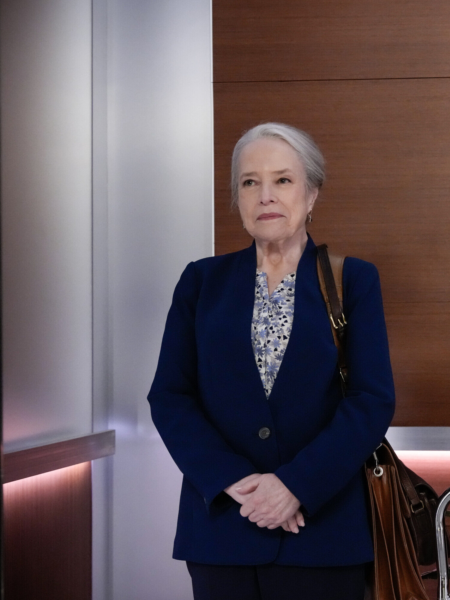Olympia and Maddie are stuck in the elevator together with a plant on Matlock Season 2 Episode 2