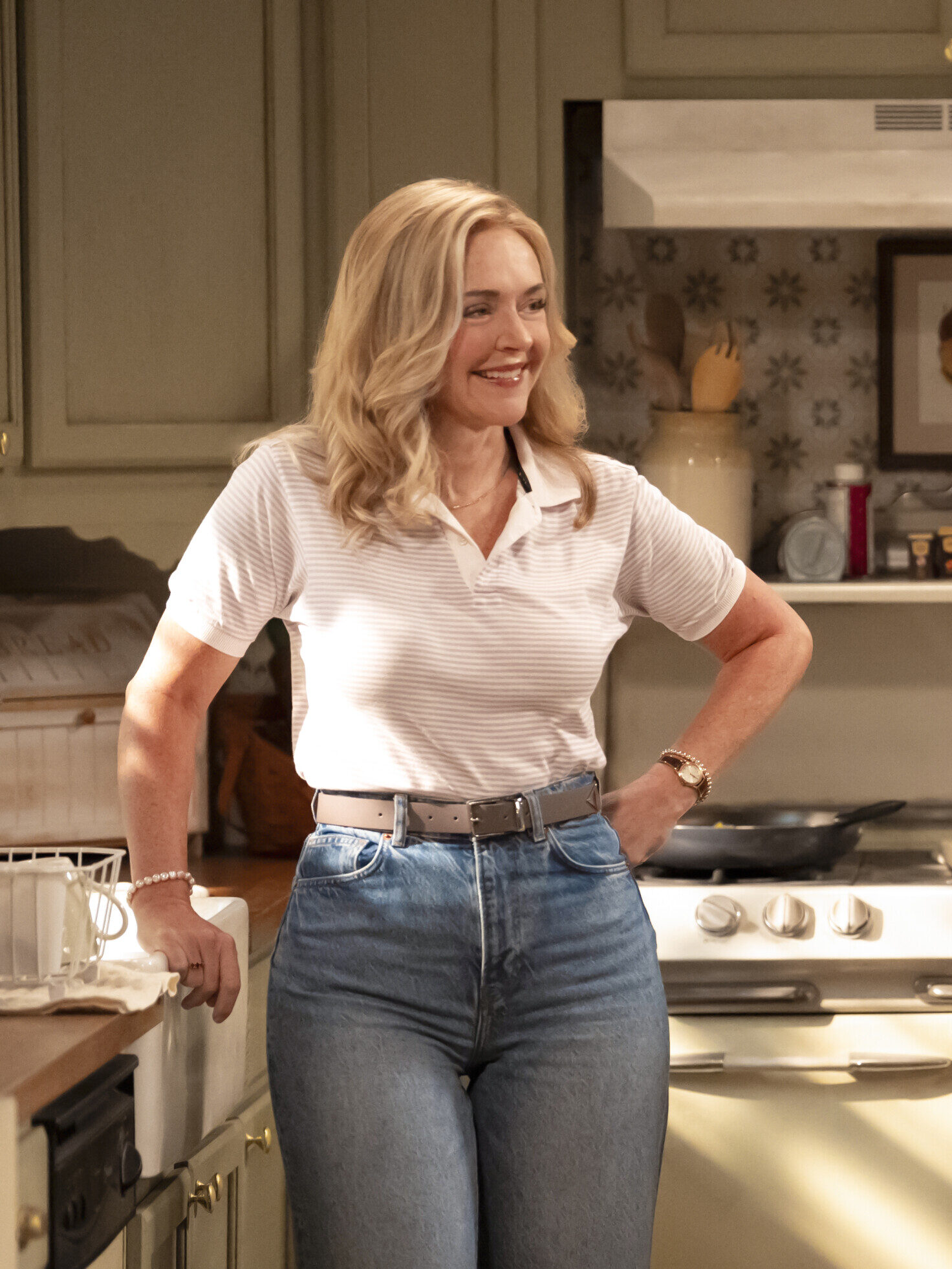 Mandy and her mother in the kitchen on Georgie & Mandy's First Marriage Season 2 Episode 1