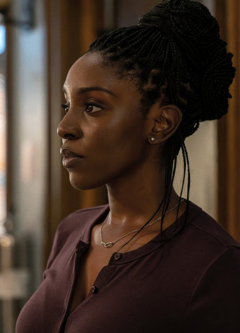 Karen Obilom as Officer Fox in Chicago PD Season 13 Episode 5.