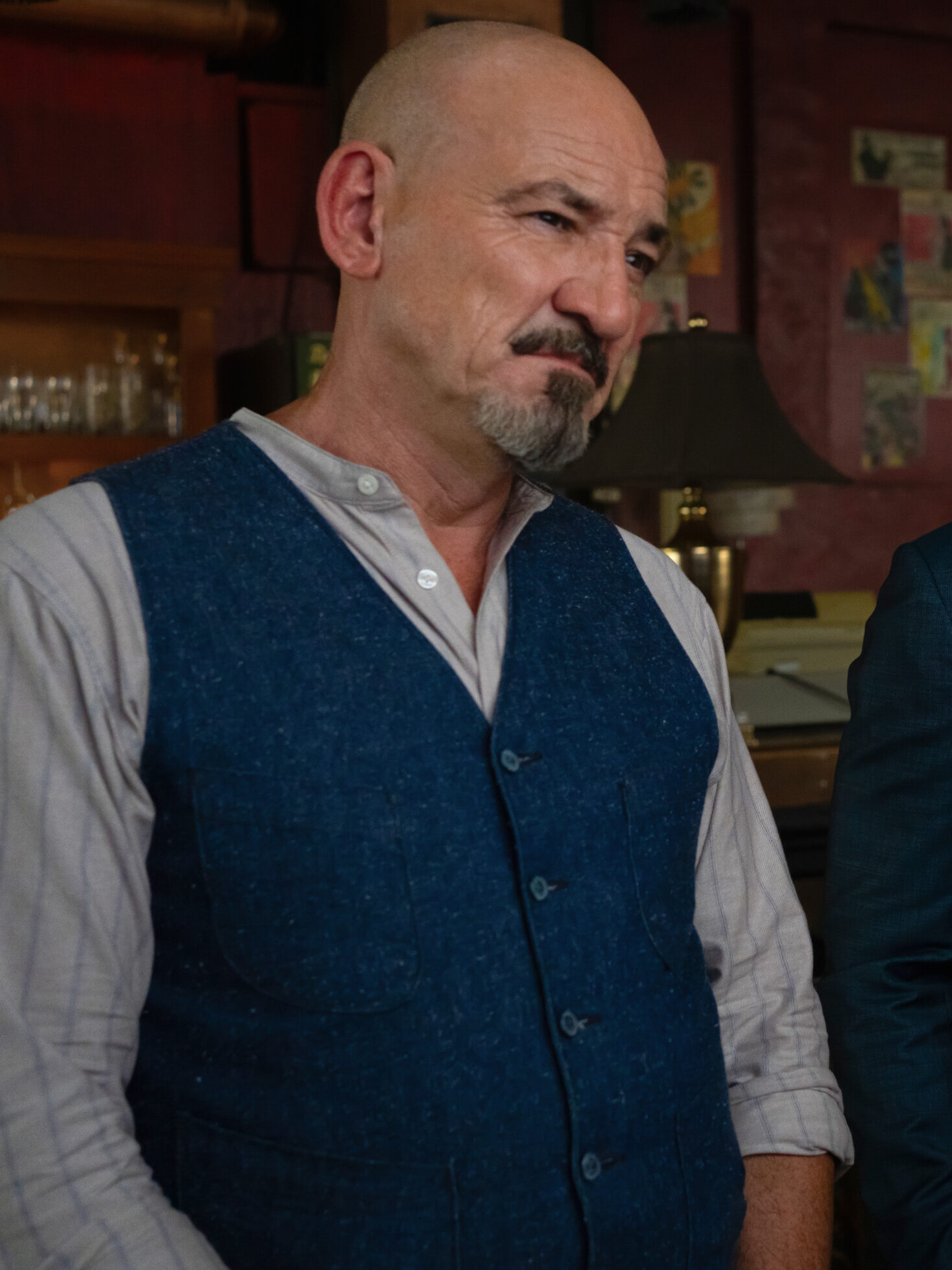 Watson e Shinwell sembrano compassionevoli nell'episodio 7 della seconda stagione di Watson