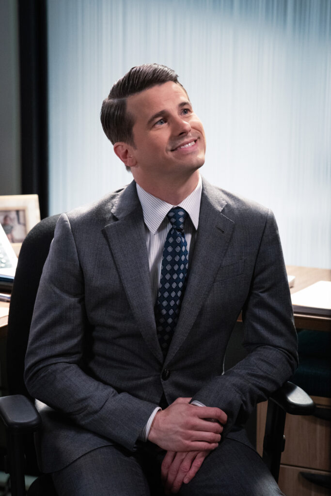 Julian sitting and smiling on Matlock Season 2 Episode 8