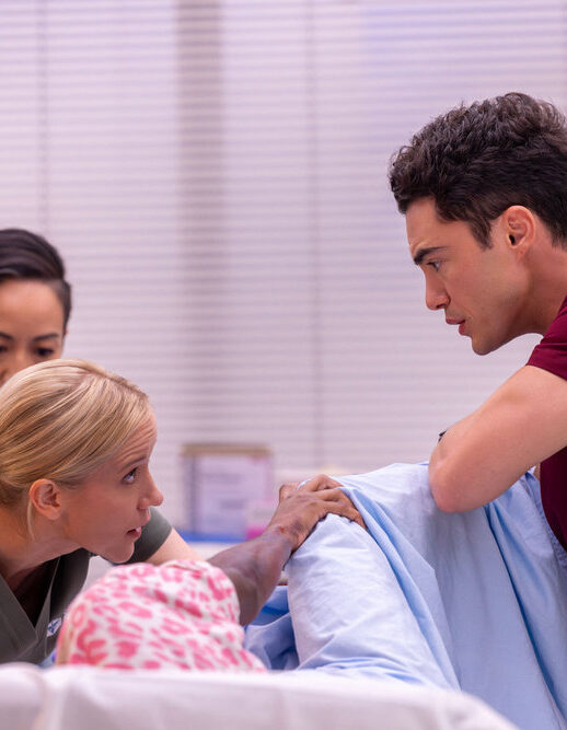 Hannah and Frost work with a pregnant accident victim on Chicago Med S11E09