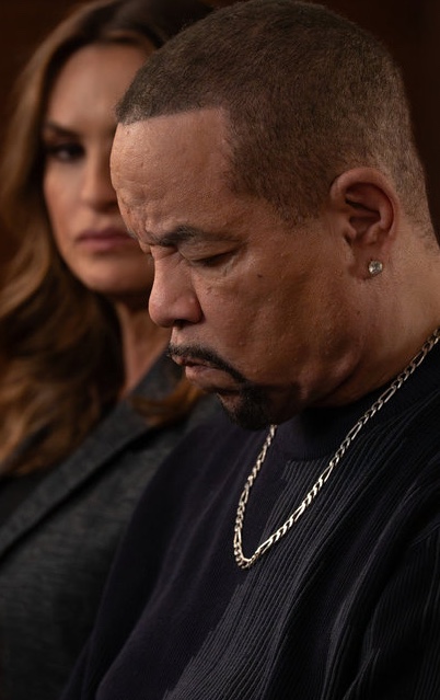 Fin praying on Law & Order: SVU Season 27 Episode 10