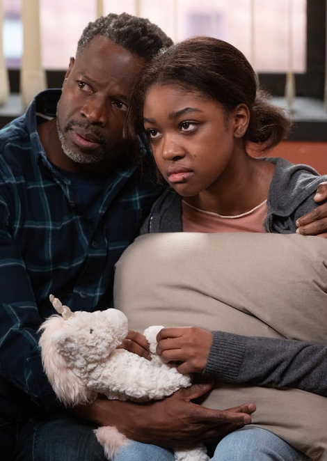 A father comforts a daughter on Law & Order: SVU Season 27 Episode 12