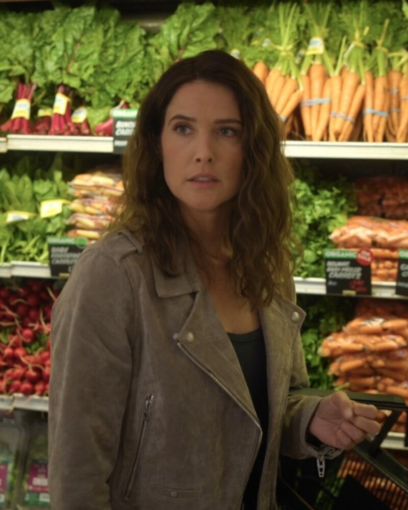 Colbie Smulders as Allision in The Lincoln Lawyer Season 4 finale standing in the fresh produce section.