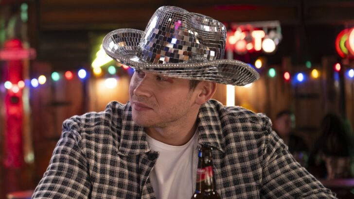 Oliver Stark Talks Buckley Family Drama, Nashville Crossover & Big Changes For Buck On 9-1-1